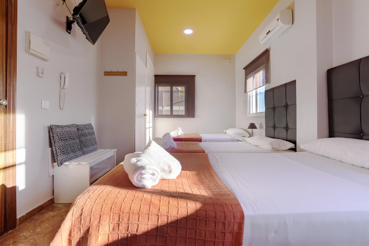 Hostal Ciudad Jardin Малага Экстерьер фото