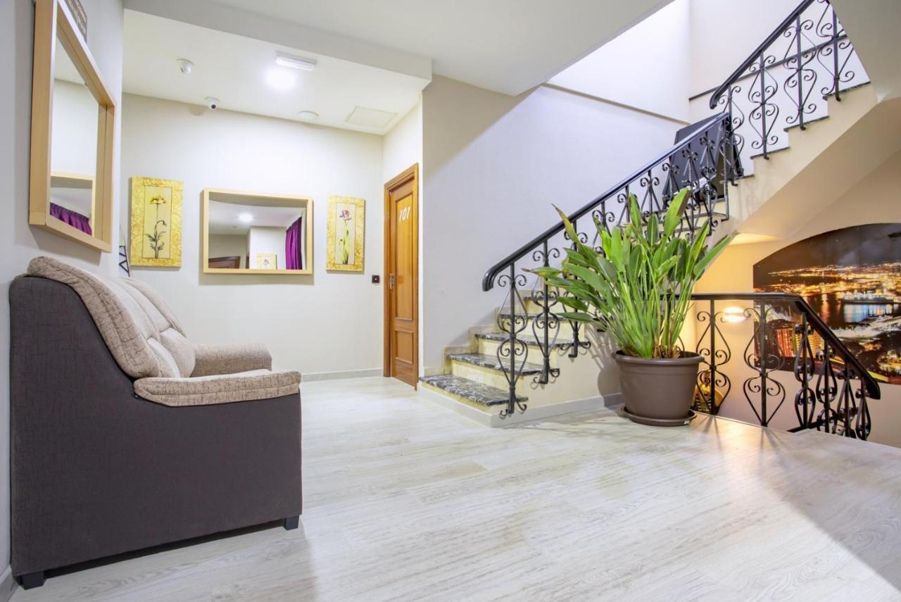 Hostal Ciudad Jardin Малага Экстерьер фото