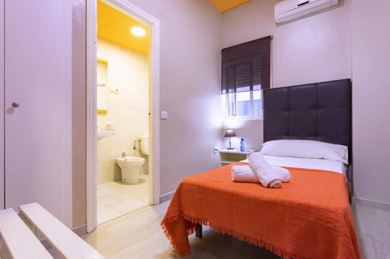 Hostal Ciudad Jardin Малага Экстерьер фото