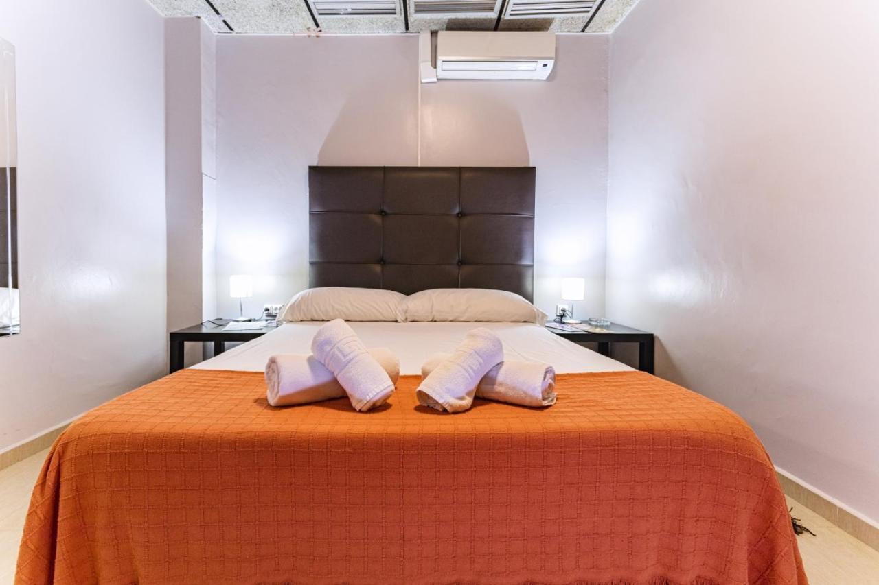Hostal Ciudad Jardin Малага Экстерьер фото