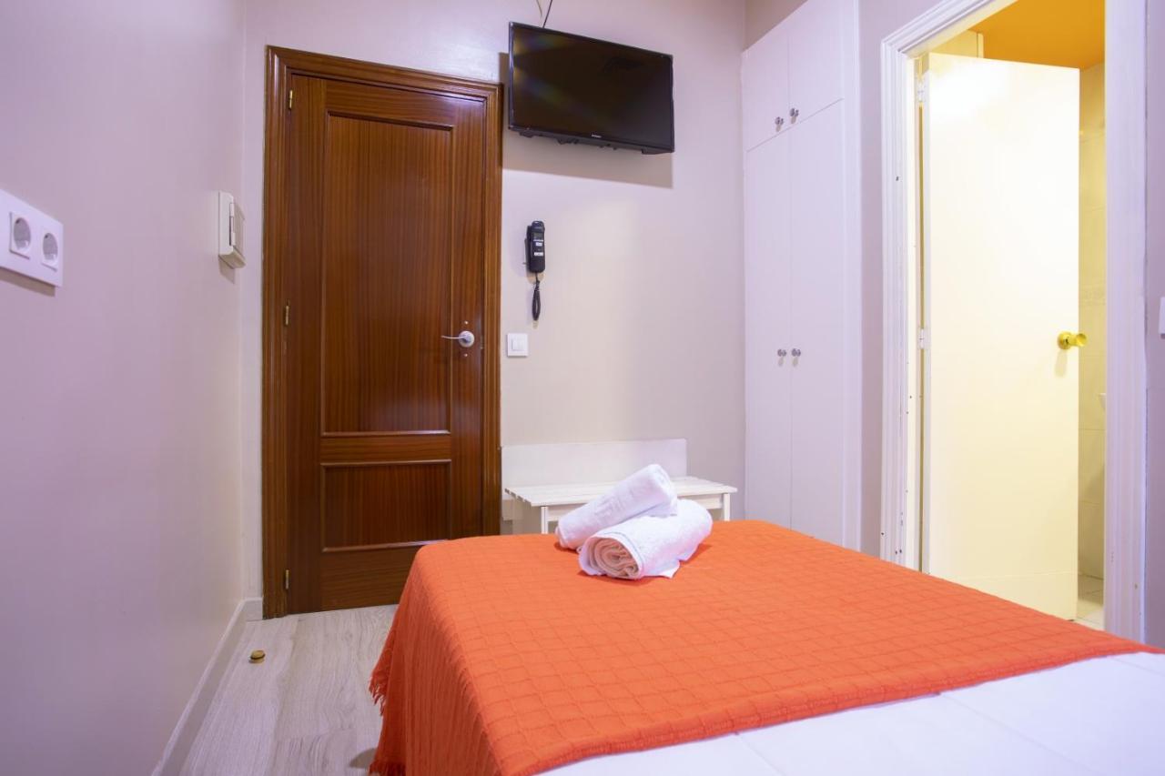 Hostal Ciudad Jardin Малага Экстерьер фото