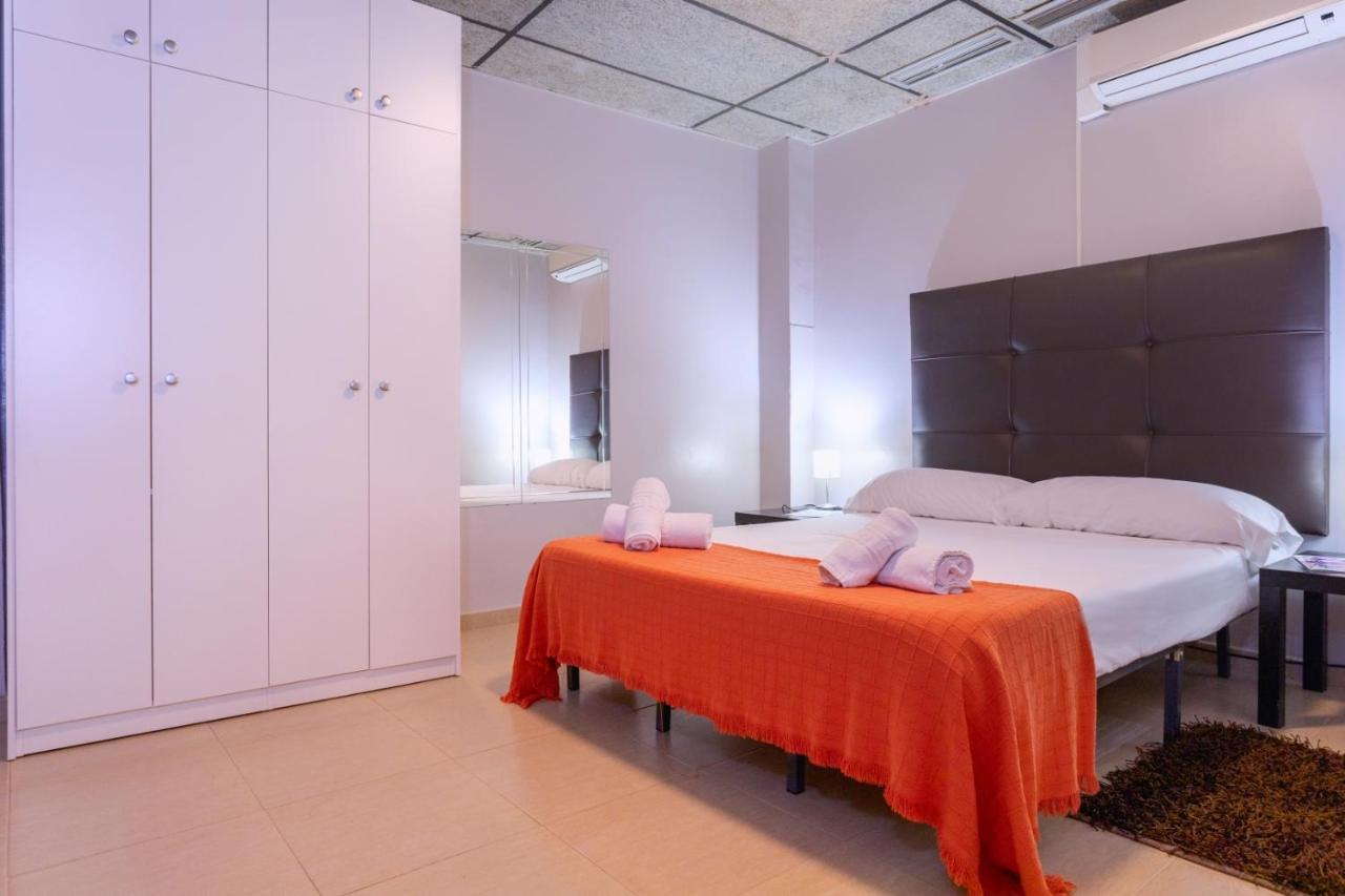 Hostal Ciudad Jardin Малага Экстерьер фото