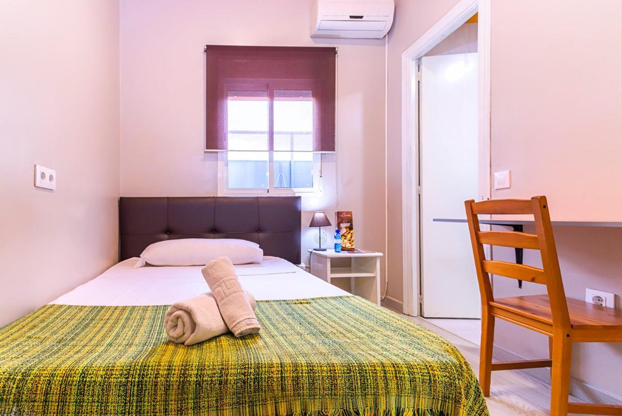 Hostal Ciudad Jardin Малага Экстерьер фото