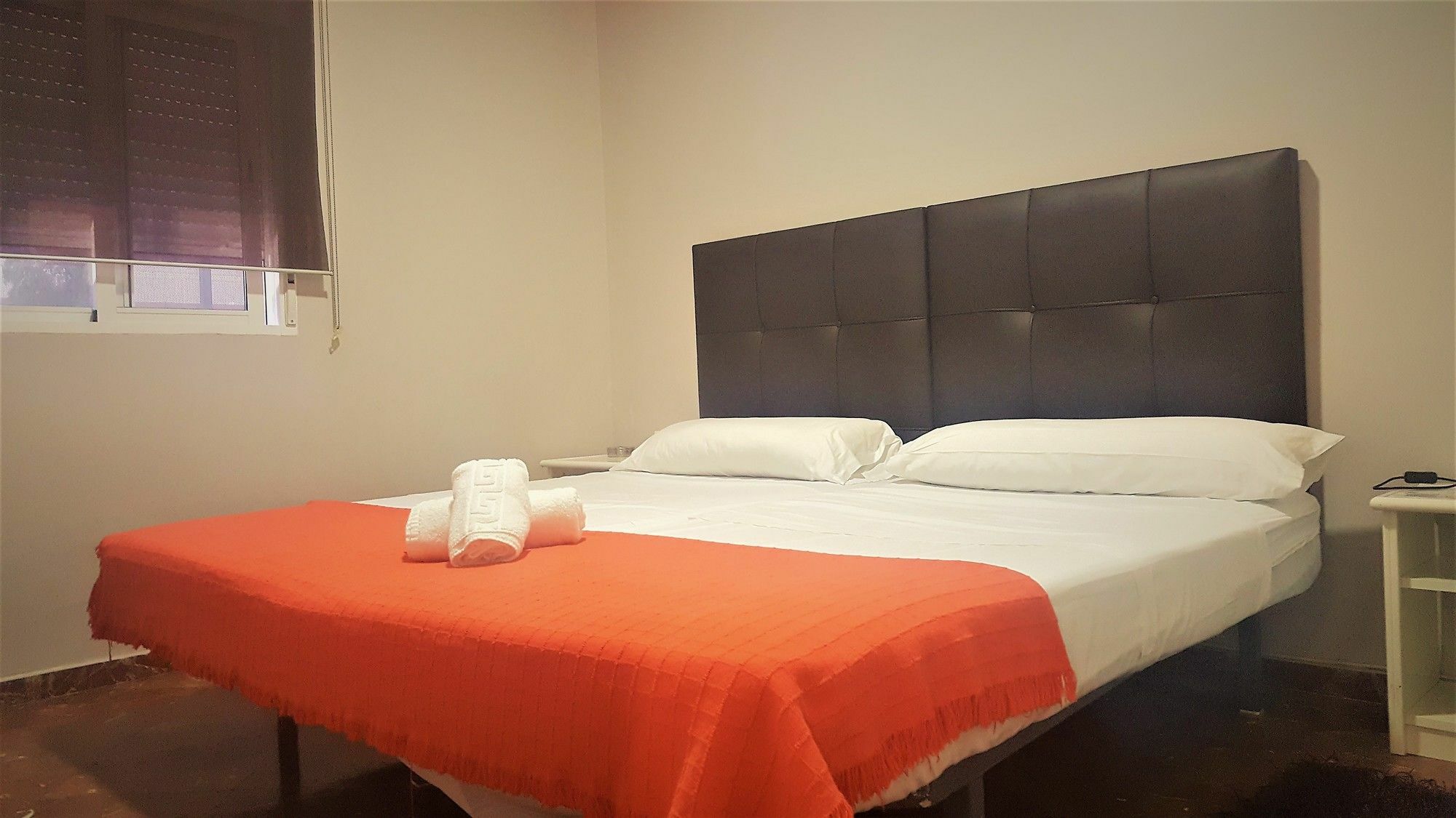 Hostal Ciudad Jardin Малага Экстерьер фото