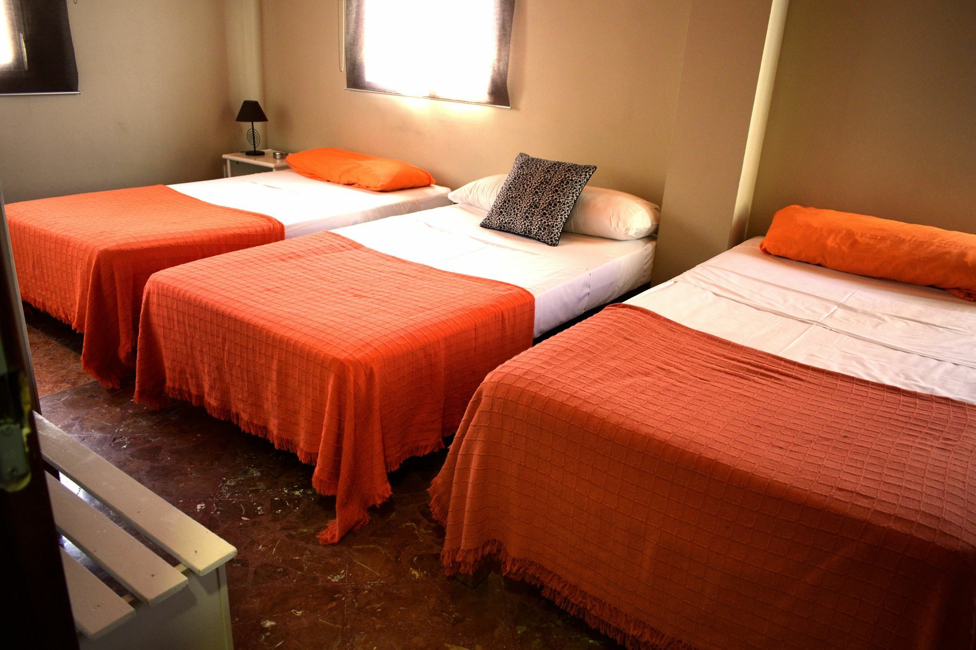 Hostal Ciudad Jardin Малага Экстерьер фото