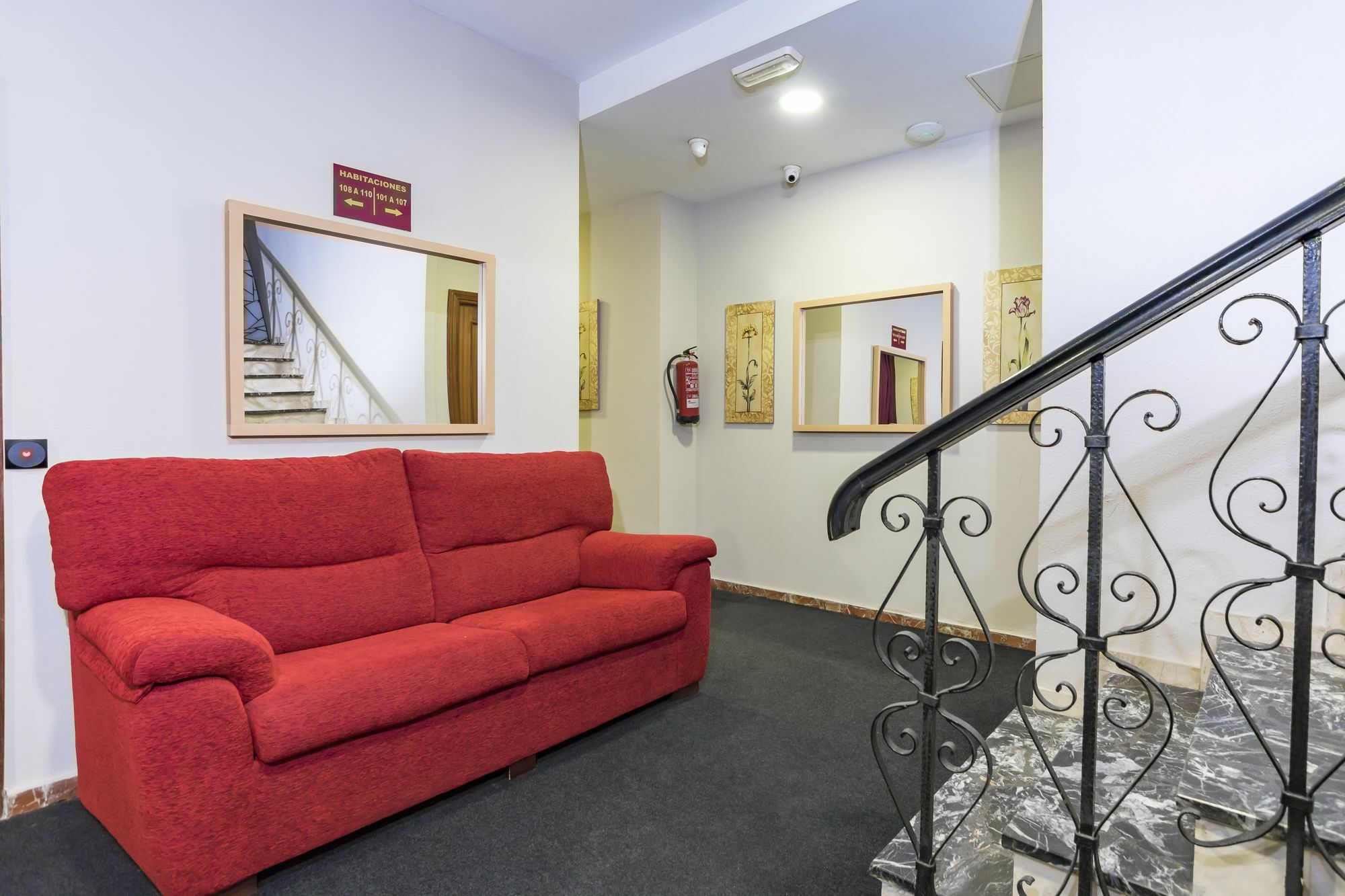 Hostal Ciudad Jardin Малага Экстерьер фото