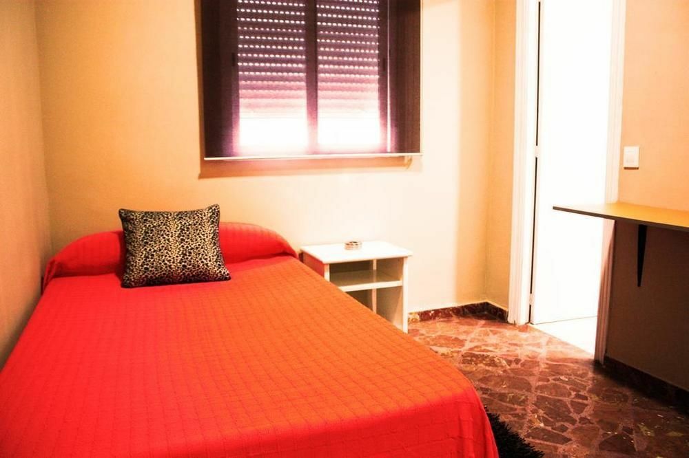 Hostal Ciudad Jardin Малага Экстерьер фото